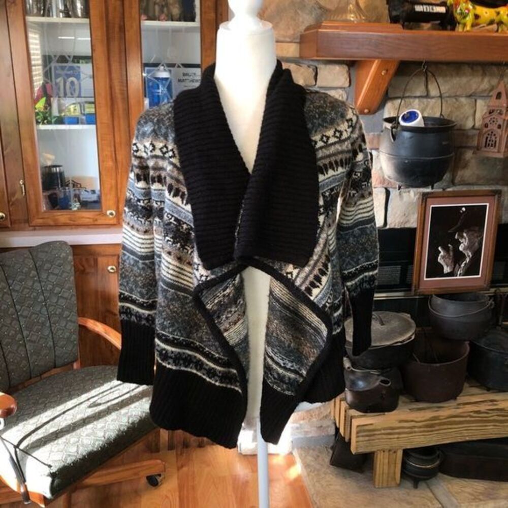 Kenzie girl size Large gorgeous open front shrug cascading